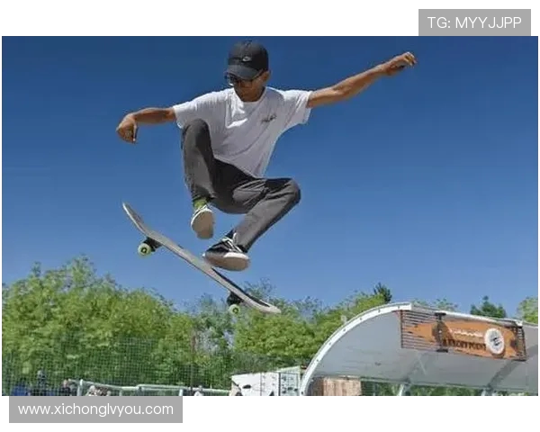 滑板精英赛回顾:上海极限运动队默契配合展现实力与风采 滑板精英赛回顾:上海极限运动队默契配合展现实力与风采