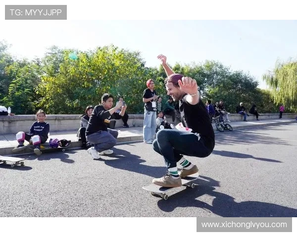 城市马拉松赛事回顾杭州滑板队展现出色团队协作精神